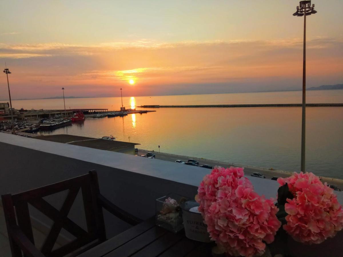 Majestic Penthouse In The Heart Of Patra Apartment Ngoại thất bức ảnh